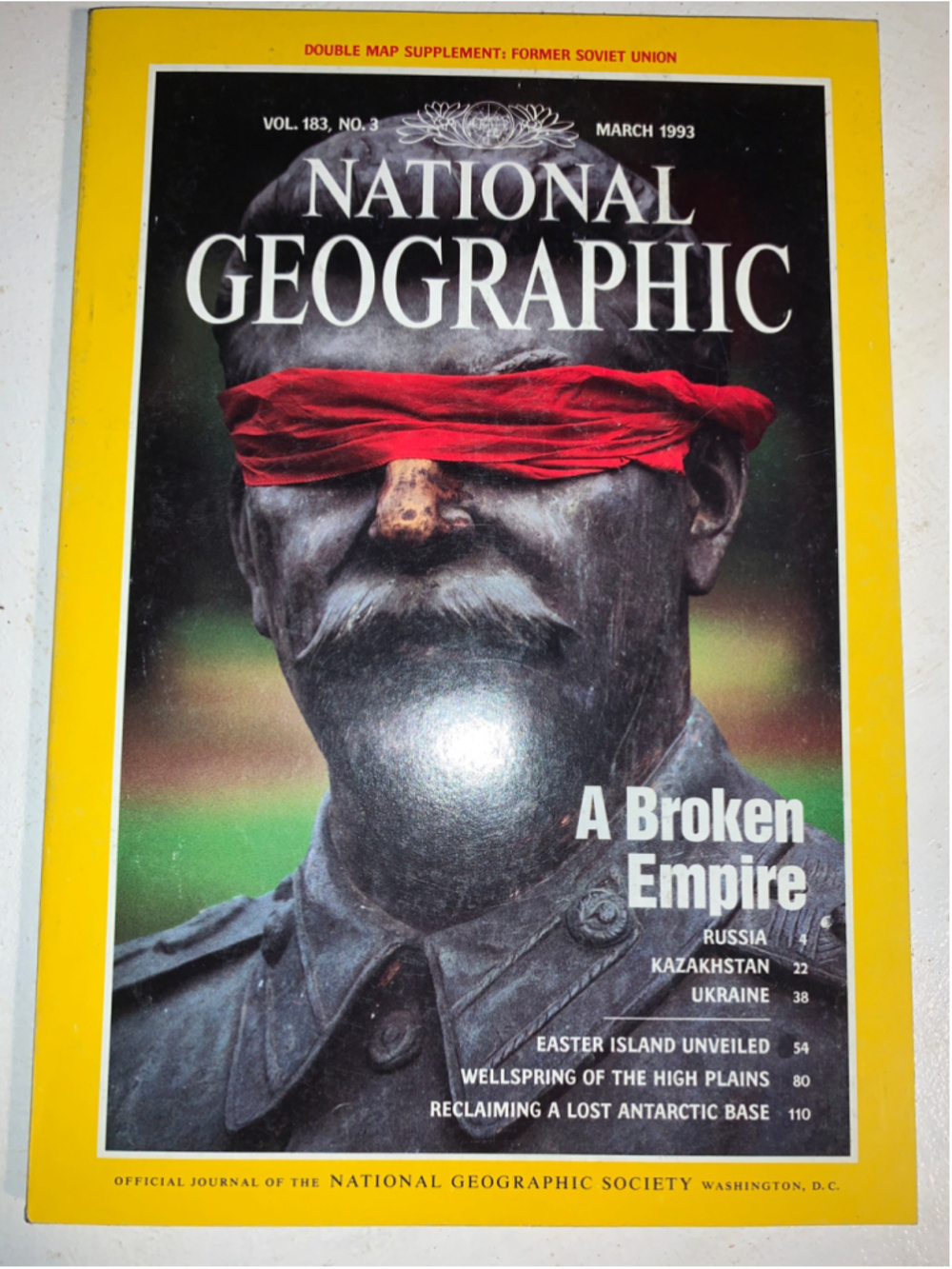 National Geographic March 1993 Magazine A Broken Empire One Size Yellow Red